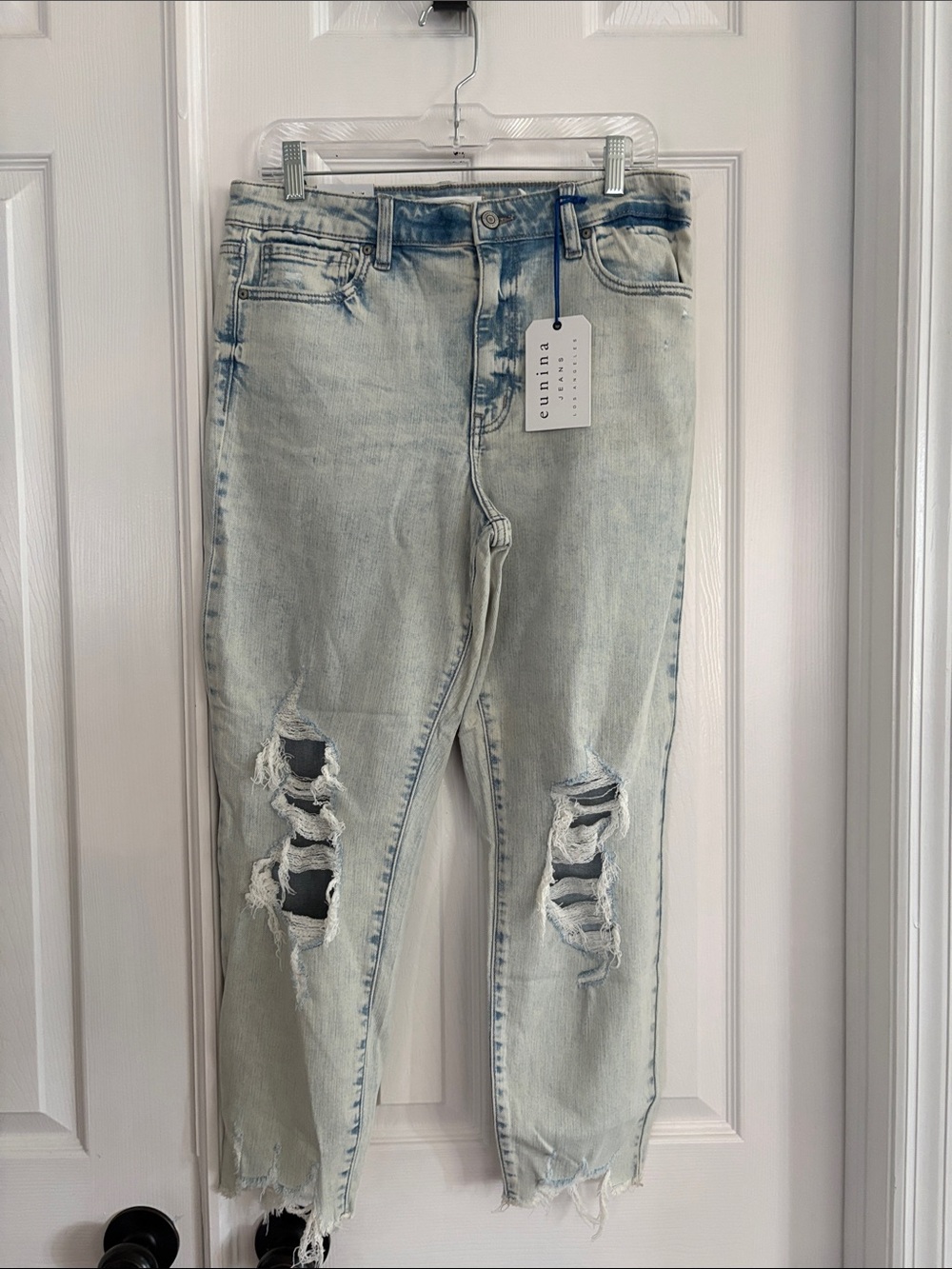 Eunina super High Rise Mom Jeans Crop Light blue Wash Distressed Size 15/32 NWT
